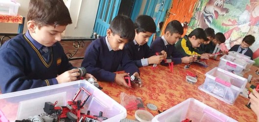 Robotics Innovative Way to Teachthe Fundamental of STEM ... (Science, Technology, Engineering & Mathematics ) Concepts.