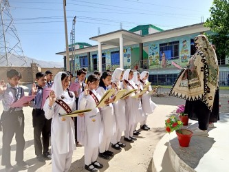" Leadership pledged : our new prefects take the oath"